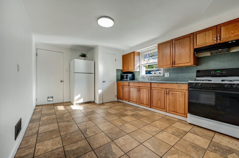 Building Photo - 819 Fairview Ave