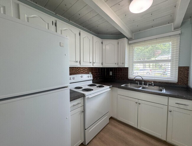 Building Photo - 2204 Ponce De Leon Cir
