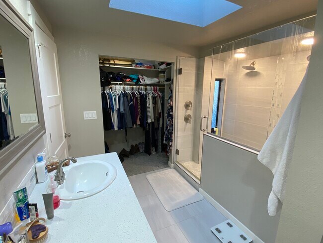 Building Photo - 990 Farrington Dr
