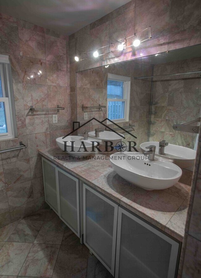 Building Photo - 2 Bedroom Single-Family Home in SW Rochest...