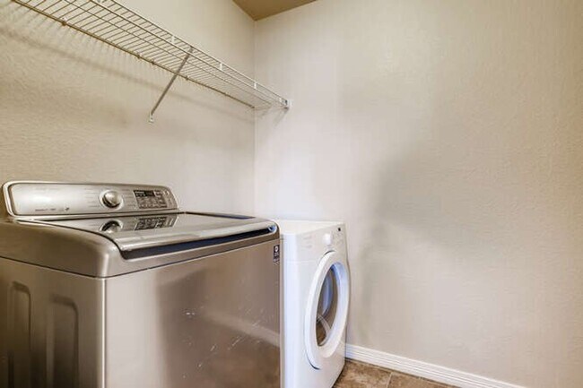 Building Photo - Evolve Real Estate: Available November 1 U...