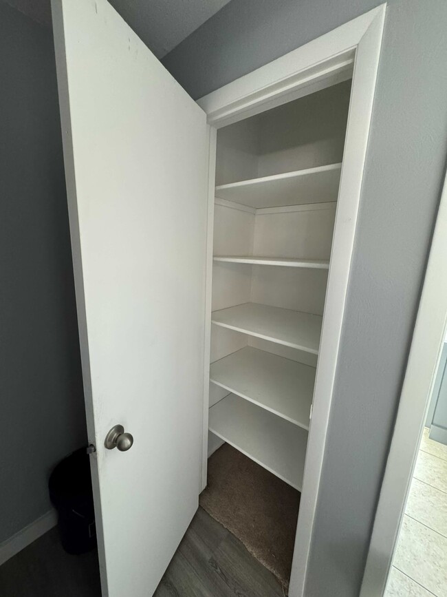 lots of storage, linen closet - 4015 Tappan Dr