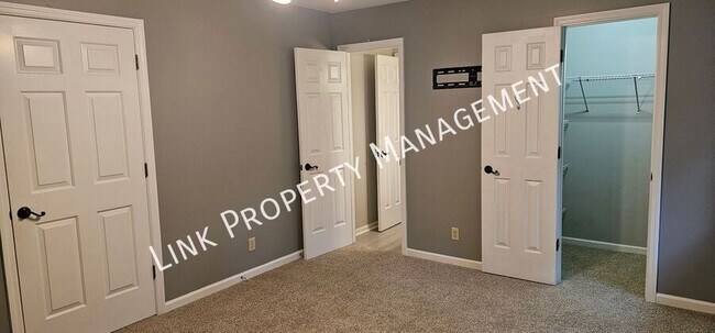 Building Photo - 7701 Elizabeth Way Dr