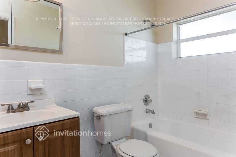 Building Photo - 533 W Dayton Cir