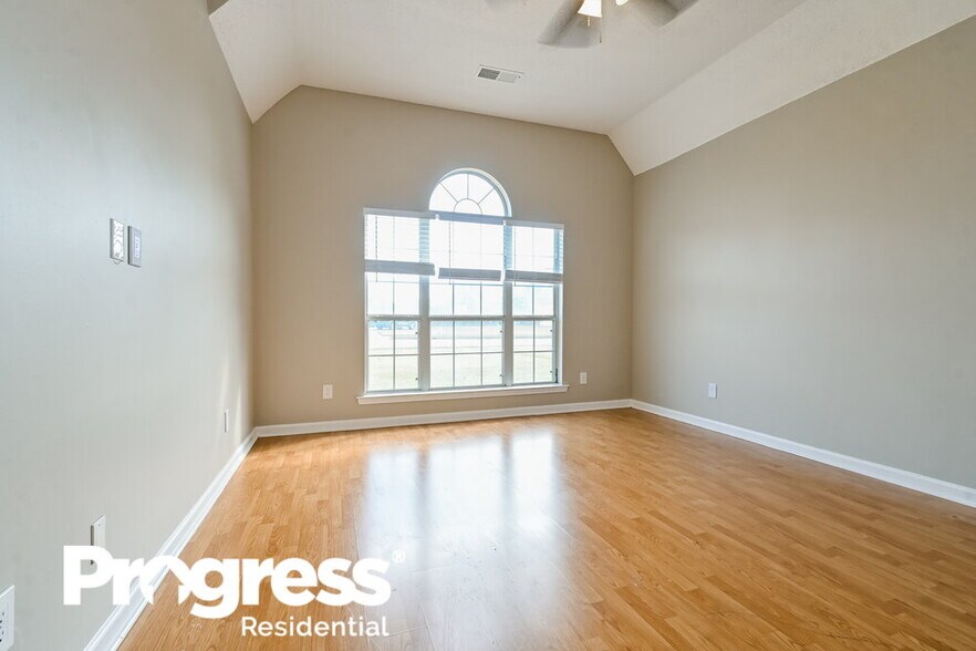 Building Photo - 4533 Meadow Cliff Dr