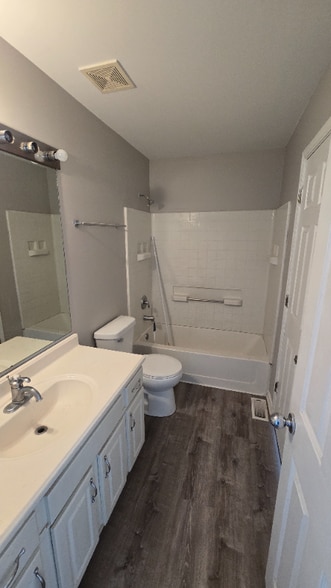 Building Photo - 2705 Canyon Dr