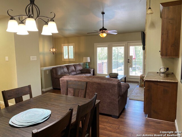 Building Photo - 531 Woodlake Dr