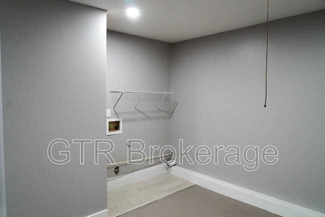 Building Photo - 307 Cheryl Ct