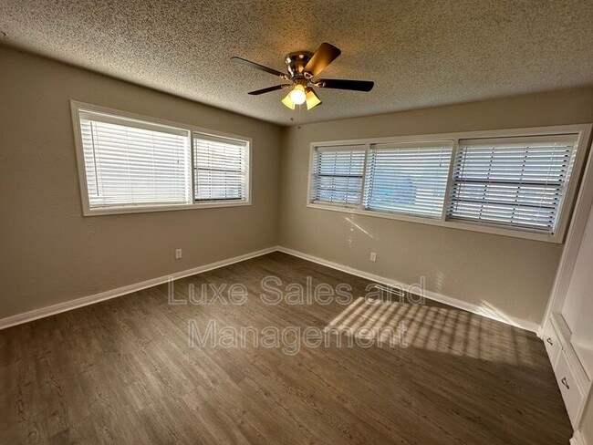 Building Photo - 209 Gill Dr