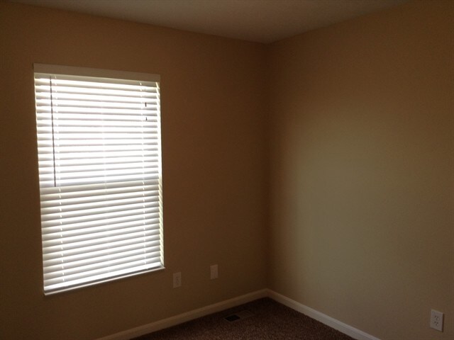 Building Photo - 118 Friar Tuck Dr