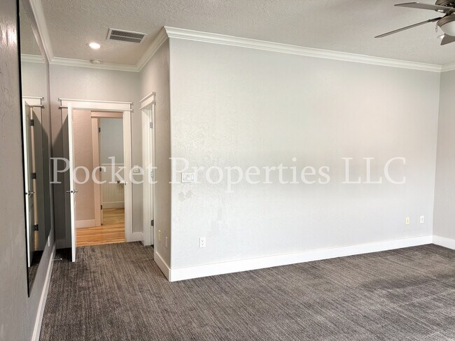 Building Photo - 874 E Forest Ridge Ct