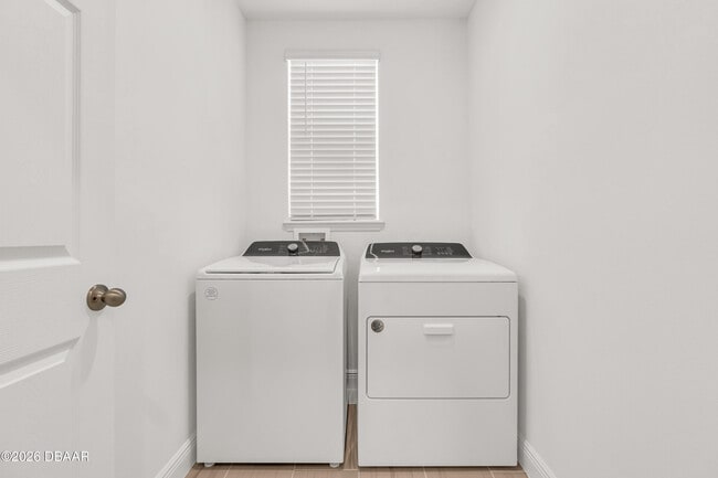 Building Photo - 225 Links Ter Blvd