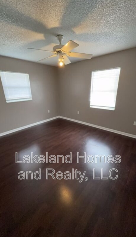 Building Photo - 5608 Lake Fox Cir