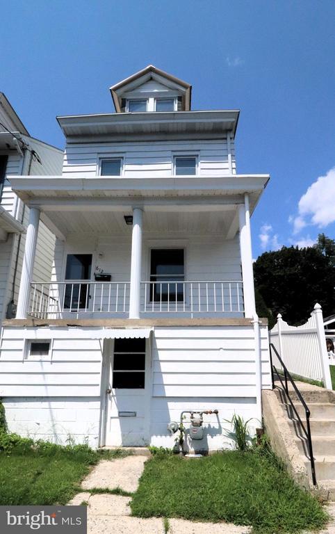 Primary Photo - 612 Carbon St