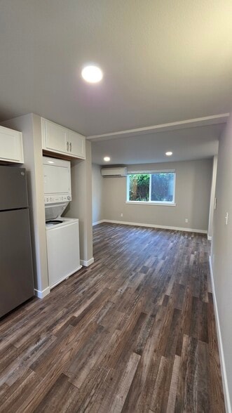 Building Photo - 1126 Sleater Kinney Rd SE