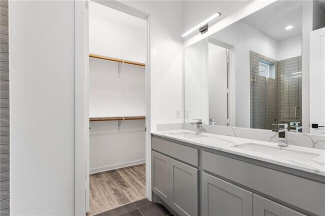 Building Photo - 2804 S 1st St