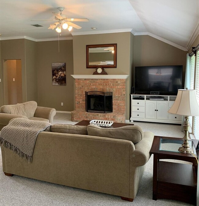 Building Photo - 3 Bedroom - 2 Bathroom House in Flower Mound