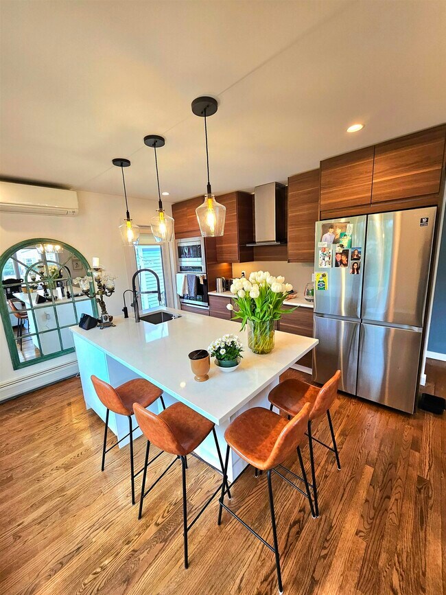 Building Photo - 301 E Glen Ave