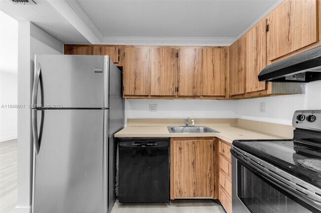 Building Photo - 6911 SW 129th Ave