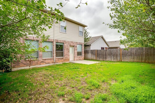 Building Photo - Large 4 Bedroom 3.5 Bathroom- Eagle Mounta...