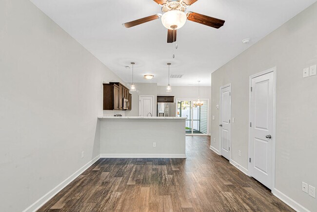 Building Photo - 10 Jaydn Dr W