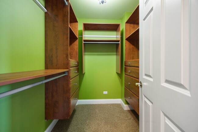 Building Photo - 408 N White Deer Trail