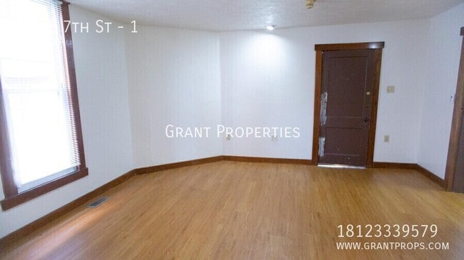 Building Photo - 114 E 7th St