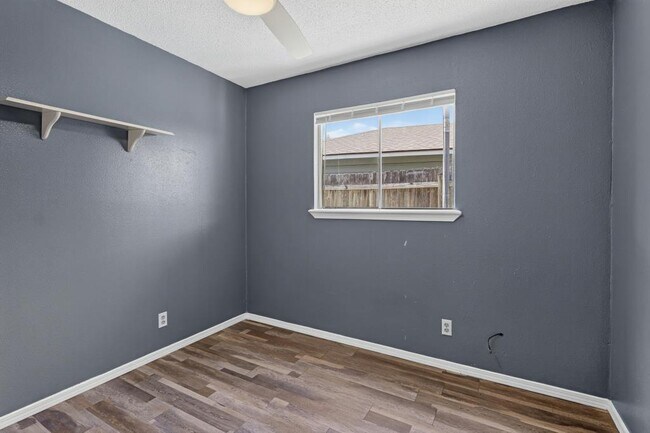 Building Photo - 8602 Colonial Dr