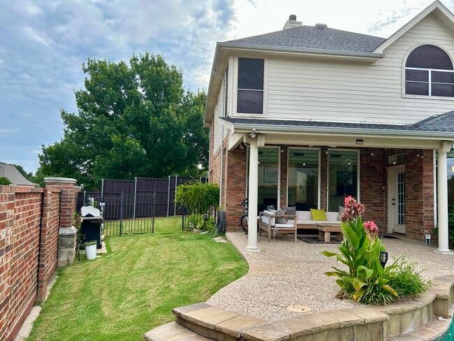 Building Photo - 8425 Brooksby Dr