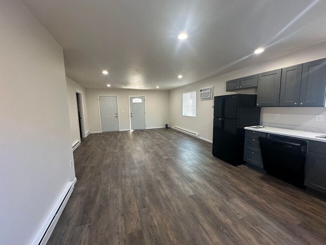 Building Photo - 3 Bedroom Duplex