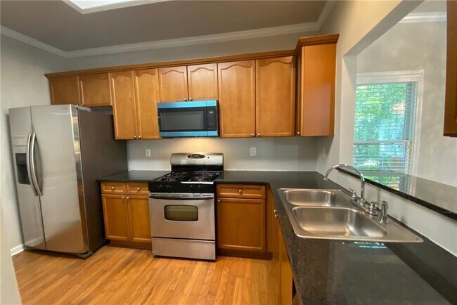 Building Photo - 1664 Oakbrook Lake Dr NW
