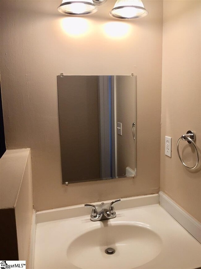 Building Photo - 305 Laurel Tree Ln