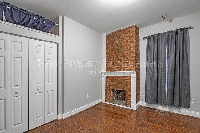 Building Photo - 2122 E Marshall St