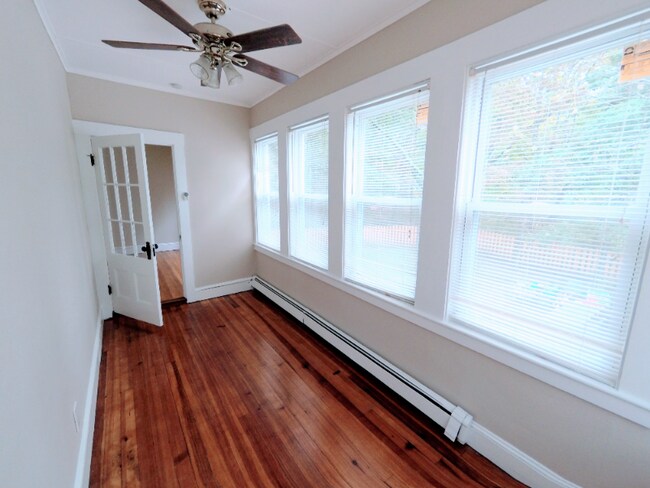 Building Photo - 862-864-864 Riverside Dr