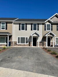 Building Photo - Townhouse for Rent in Crescent Ridge Subdivision