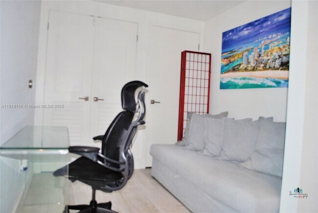 Building Photo - 1080 Brickell Ave