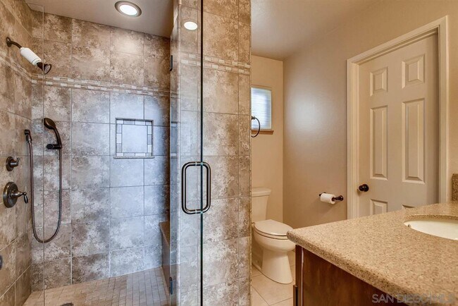 Building Photo - **** INCREDIBLE VIEWS 3 BED 2 BATH HOME! B...