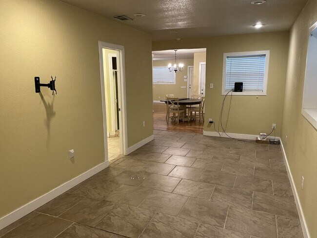 Building Photo - Pre Leasing for Fall 2026! 3/2 in Tech Terrace!