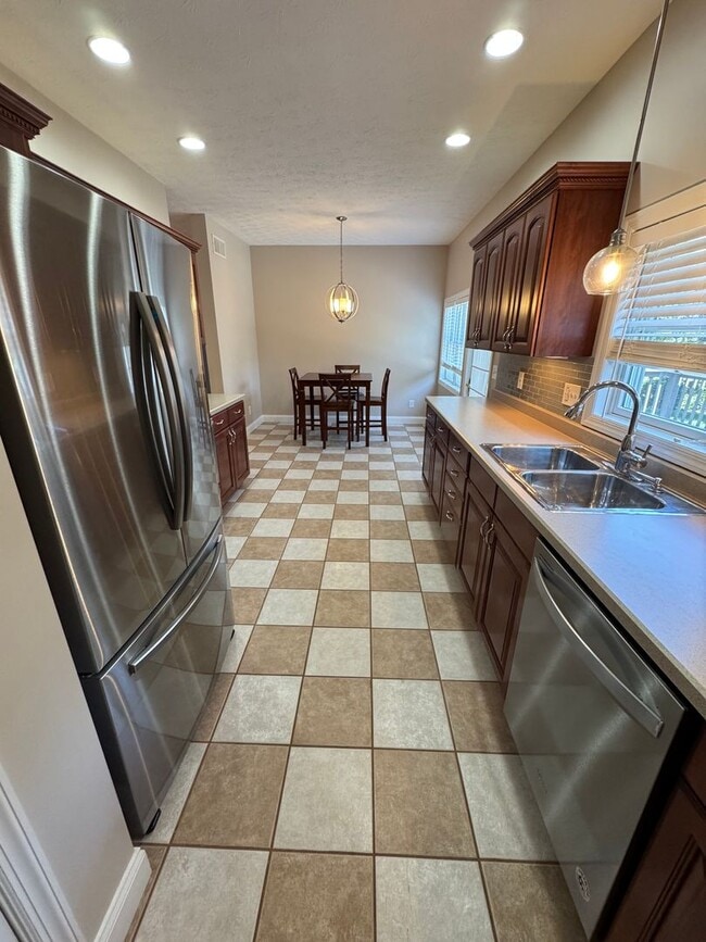 Building Photo - 2 Bed 2 full and 2 1/2 Bath- Imperial PA