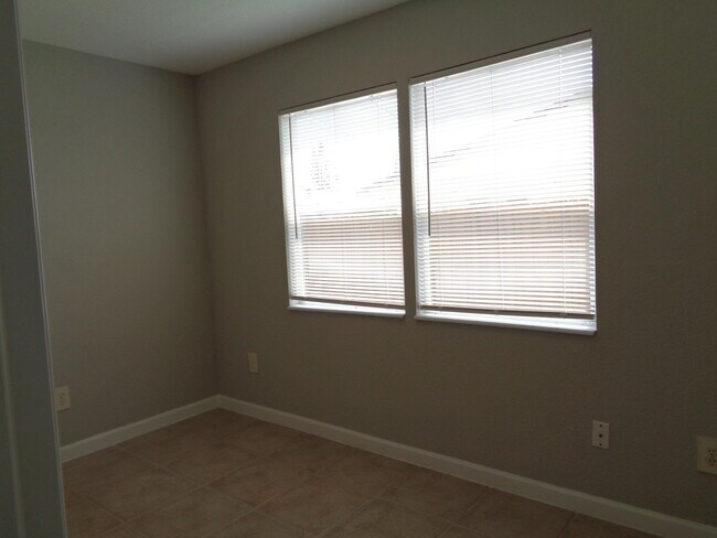 Building Photo - 3601 Lakewood Rd