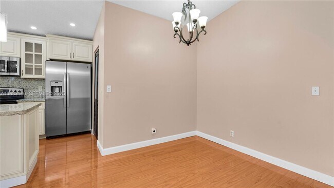 Building Photo - 570 Woodgate Cir