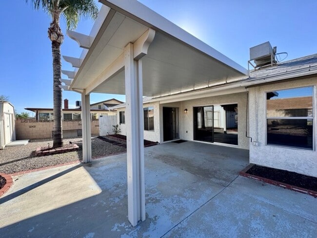 Building Photo - COMING SOON 55+ Community 2 bedroom 2 bathroom Home for Lease in Sun City