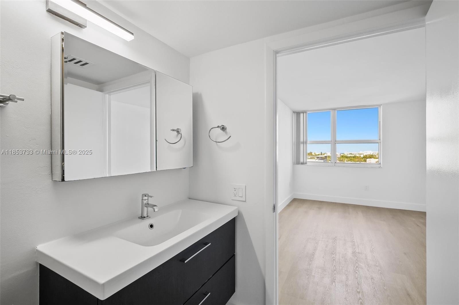 Building Photo - 650 West Ave