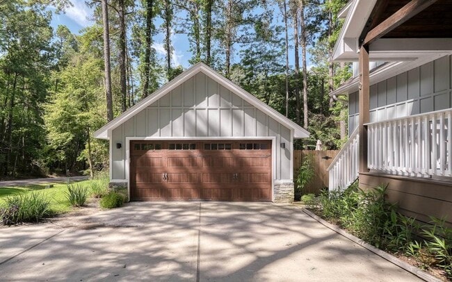 Building Photo - 70 Green Tree Dr