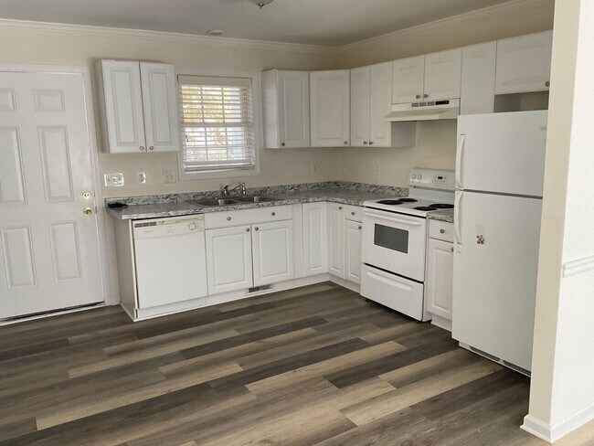 Building Photo - 1020ROS