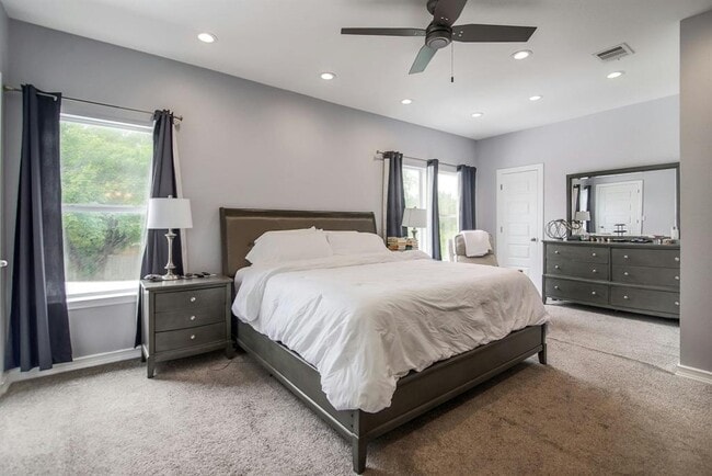 Building Photo - 2109 Maxwell Ln