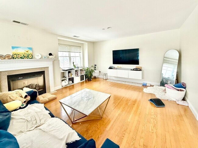 Building Photo - 120 Wyllis Ave