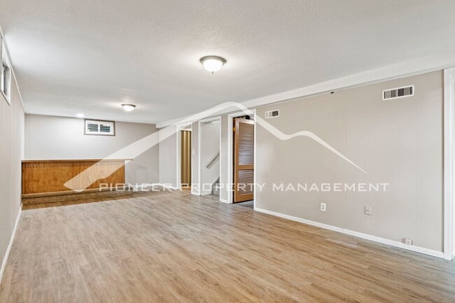 Building Photo - Spacious 4-Bed, 2-Bath Home with Finished ...