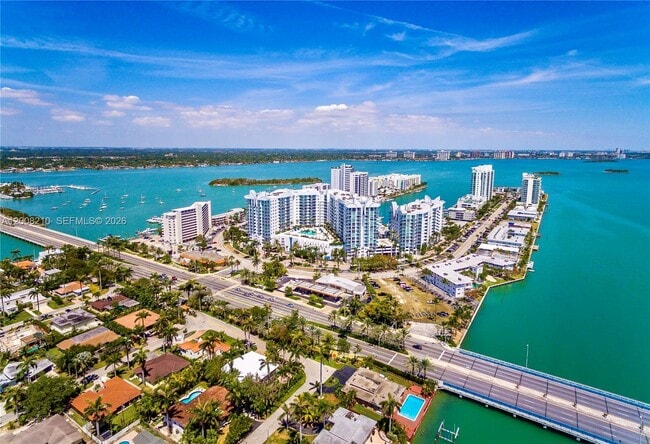 Building Photo - 7900 Harbor Island Dr