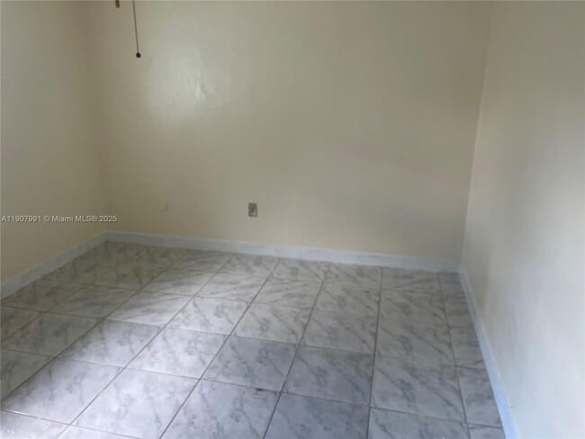 Building Photo - 15812 NW 39th Ct